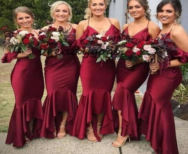 2019 Koyu Kırmızı Nedime Elbiseleri Yüksek Düşük Düşük Spagetti Kayışları Vneck Çay Uzunluğu Denizkızı Düğün Ellikleri Moda Boho Hono1249168
