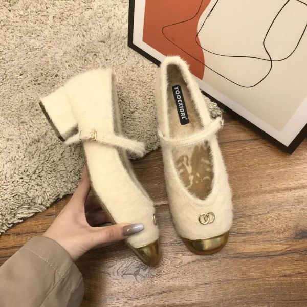 Pumps 2023 Mary Jane Winter süßer Mao Mao Schuhe weibliche koreanische Version von Farbpassungen dicker Absatz mit Samt -Baumwollschuhen für Frauen.