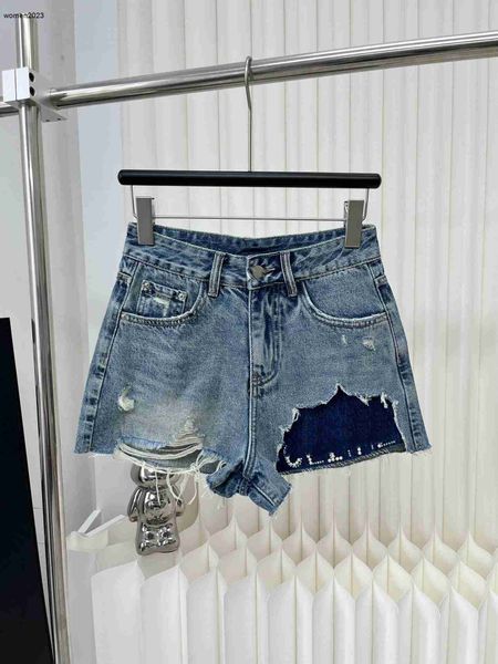 Marken-Shorts, Designer-Hosen, Damen-Shorts, Frühling, Damenmode, Logo, alte Jeans, Hosen, elegant, kaputter Denim, 16. März