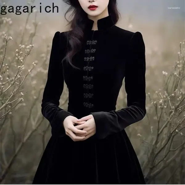 Casual Dresses Gagarich 2024 Hepburn-Stil Junges langes Kleid Französisches Temperament Schönes schwarzes Samtfutter Frühling Herbst Lady Vestidos