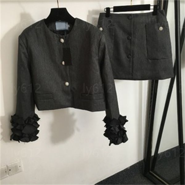 set da due pezzi da donna nuovi polsini a petalo senso avanzato giacca a maniche lunghe anca rotonda vita alta gonna corta pantalone conferenza banchetto affari lusso tendenza vestito di moda