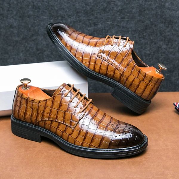 Schuhe Designerin neuer Männer speicherte Kleiderschuhe Fashion Brogue Schuhe Herrengeschäft wahre Lederschuhe Schnürfadern kostenlose Lieferung
