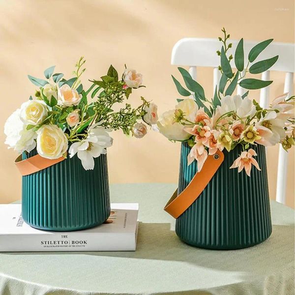 Vasi Accessori decorativi vintage per la casa Composizioni di fiori secchi con manici Decorazioni per vasi in plastica Imitazione porcellana