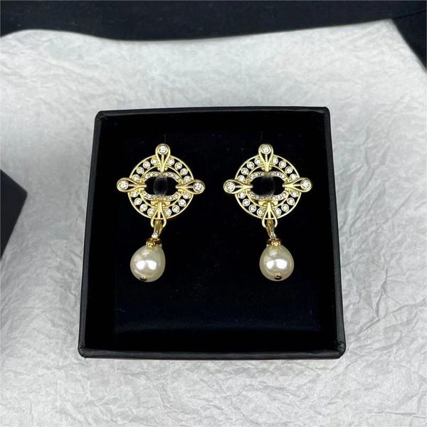 Marca de luxo letras brincos de designer para mulheres 18k ouro retro vintage carta brilhando cristal diamante números brincos brincos anéis de orelha jóias