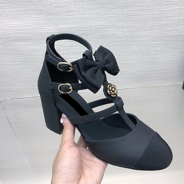 Womens Chunky Heels Sandálias Designer Camélia com Bowknot Grosgrain Imitação Pérolas Vestido Sapatos Bombas Fivela Strap Elegante Textura Acolchoada Sapato de Casamento