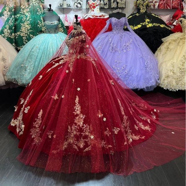 Платья Темно-красные бархатные платья Quinceanera Золотые аппликации с бабочкой Sweet 15 Бальное платье с открытыми плечами на день рождения для девочек