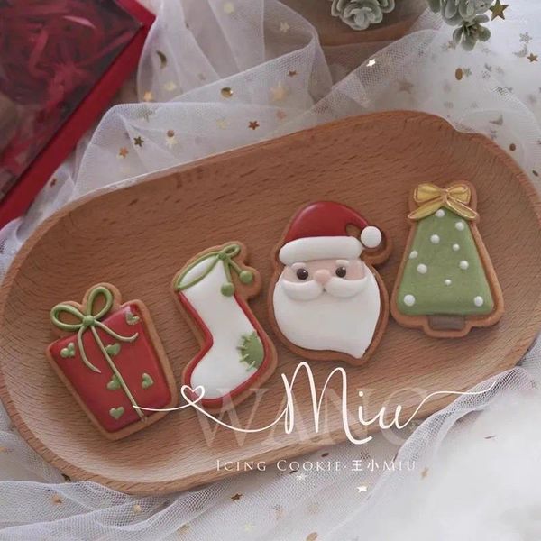 Pişirme Kalıpları Noel Noel Baba Çerez Kesici Noel Ağacı Çorap Hediye Deseni Bisküvi Damga Şeker El Sanatları 3D Kek Pasta Dekorasyon
