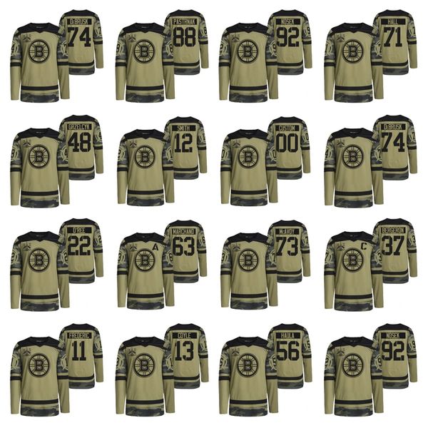 Boston''Bruins''Uomo Donna Gioventù David Pastrnak Brad Marchand Jeremy Swayman Linus Ullmark Coyle 2024 Camo Militare Apprezzamento Notte cucita Maglia da hockey