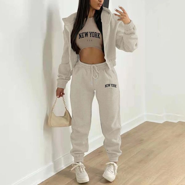 Kadın Velvet Sweatshirt Alfabe Baskı Kapşonlu Athleisure Seti 3 Parça İki Parçalı Setler Kadın Outifits Etek 240312