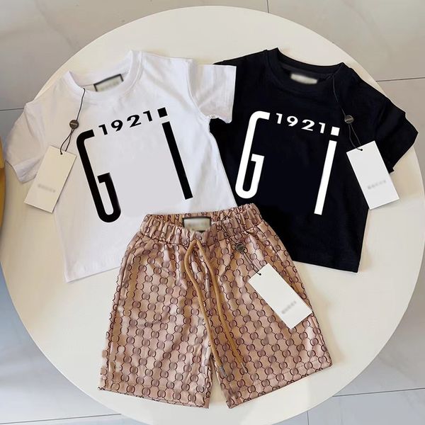 Set di due pezzi Set di abbigliamento Neonate Pantaloncini da ragazzo Gonna Fiore Lettera Abiti Bambini Lusso Etichetta originale Imposta Ragazze Set di vestiti classici per bambini Tute con maniche a lettera