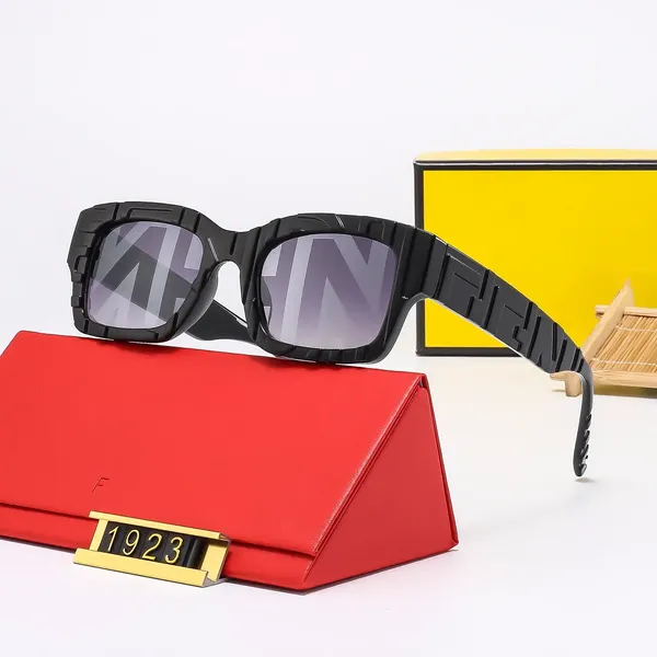Kadınlar için Mens Designer Güneş Gözlüğü Moda Plaj Güneş Gözlükleri Luxurys Tam Çerçeve Polarize Güneş Gözlüğü Kadın Çizgili Gözlük Güdük Adumbral Kutu 236201D