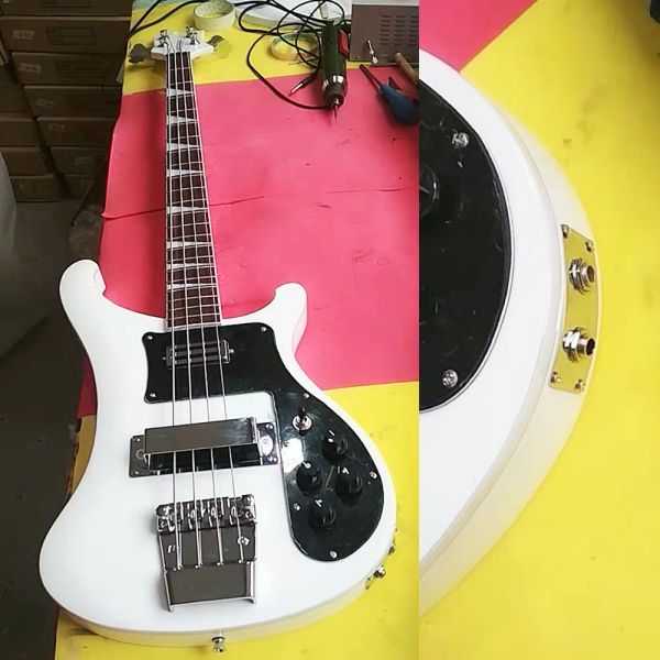 Gitarre Weiße Rickenback 4003 Stereo-Bassgitarre mit doppeltem Ausgang