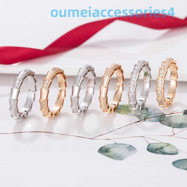 2024 designer de luxo marca jóias banda anéis cobra osso anel feminino suave diamante banhado 18k rosa ouro simples luz nicho moda