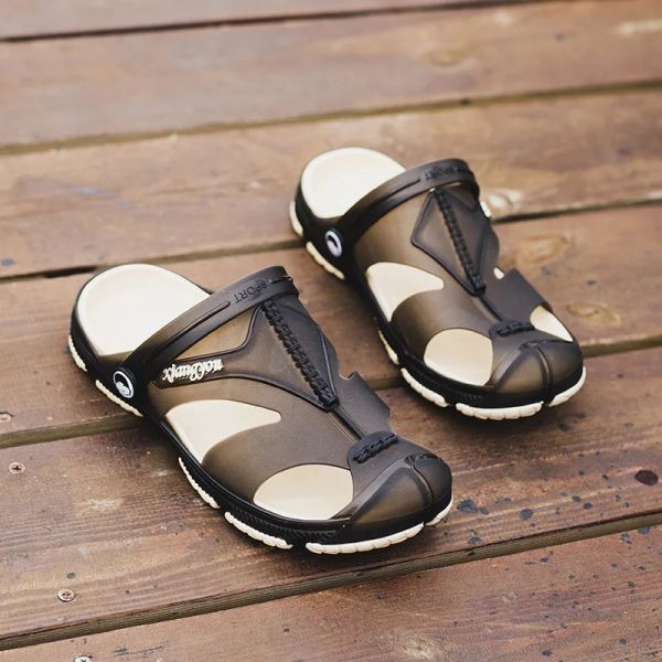 Sandalen Sommermänner Sandalen Clogs große Größe Männliche Strandschuhe im Freien Gartenschuhe Slipon Plastikschuppen Mode Wating Flip Flops