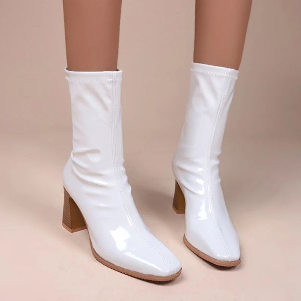 Botas de couro patentear as botas de tornozelo branco Mulheres Autumn Moda Slip em saltos altos Boots Woman Women Gross Heelled Booties Short Ladies