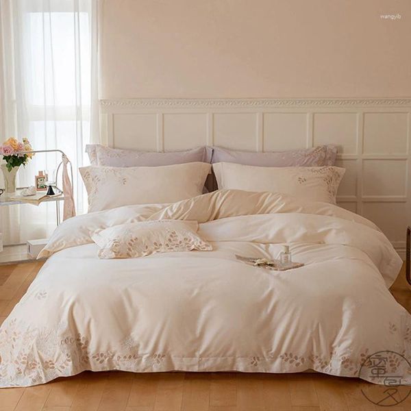 Set di biancheria da letto 2024 Copripiumino con motivo a lettere in cotone matrimoniale semplice in quattro pezzi, colore beige confortevole