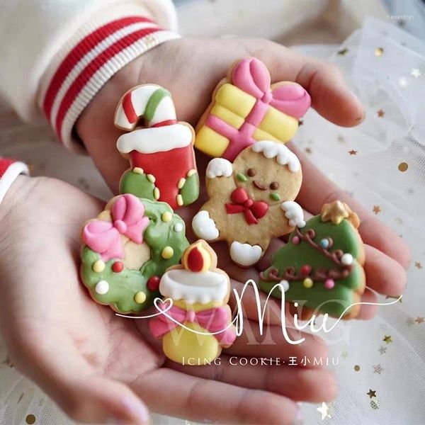 Moldes de cozimento Natal Grinalda Meia Presente Cookie Cutter Gingerbread Man Vela Xmas Tree Biscuit Stamp Mini Mão Pressionada Molde de Plástico