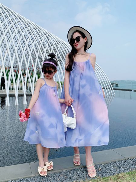 Família combinando roupas meninas borboleta bordado vestido de princesa crianças sombreamento suspender vestido verão mamãe e eu praia férias roupas Z1184