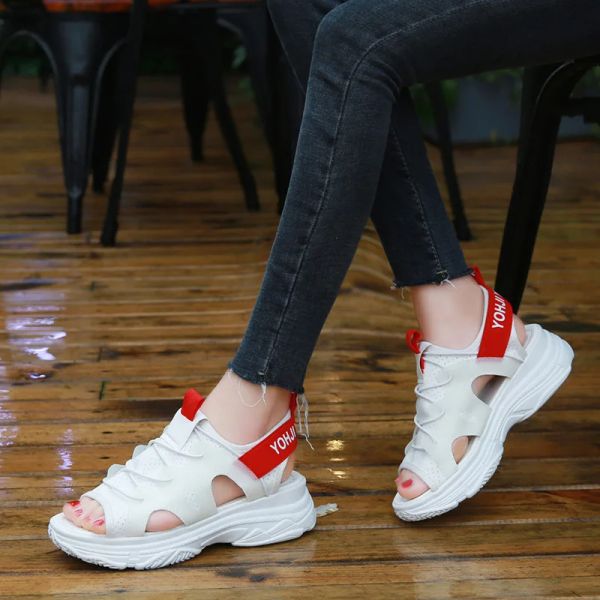 Sandali Comemore nuove donne estive sandali Piattaforma femminile Scarpe da donna casual Sports Fish Mouth Wedge Sandals White Middle Heel Taglia 33