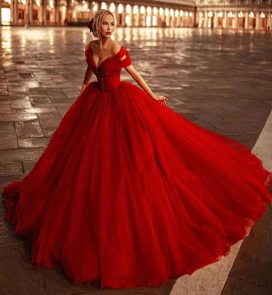 Роскошные платья Quinceanera Красное платье для выпускного вечера с открытыми плечами из пушистого тюля и аппликаций из бисера Вечернее вечернее платье с длинным шлейфом платье de8667708