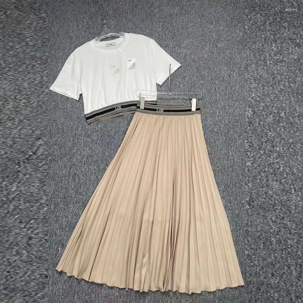 Vestidos de trabalho Primavera / Verão Conjunto Branco Top A-line Padrão Saia Plissada Carta Especial Bordado Gráfico Japão Coreano Casual Ternos Minimalistas