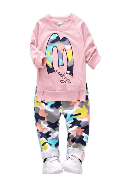 Çocuk Tasarımcı Giysileri Kız Erkek Kıyafetler Çocuklar Mektup Topscamouplage Pantolon 2pcsset 2019 Moda Butik Bebek Giyim Setleri C4091702