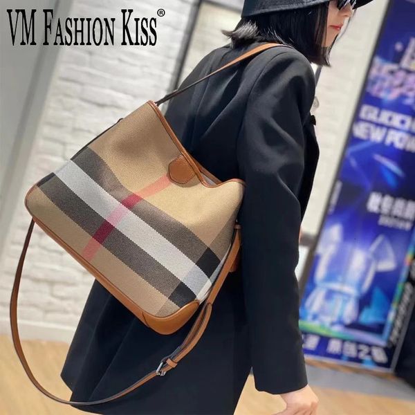 VM Moda Kiss 2024 Bolsas de couro xadrez de lona Pu