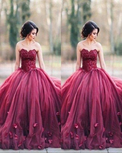 Burgunderrotes trägerloses Ballkleid Prinzessin Quinceanera Ballkleider Spitzenmieder Baskische Taille rückenfreie lange Abendkleider Custom2958318