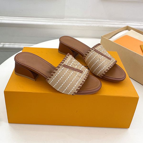 Slifori di paglia da spiaggia Donne Flat Slides Muli Sestate Sandals Sandals Scaricatore Scarpette in pelle Teli alti Scarpe di lusso di Luxuria Suota di alta qualità Suota Piep Piep Punta