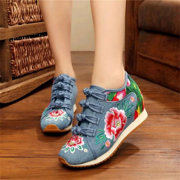 Flats New Spring Flower Flower Bordado Plataforma plana Sapatos chineses damas com conforto casual Sapatos de tênis de tecido de jeans dfv56