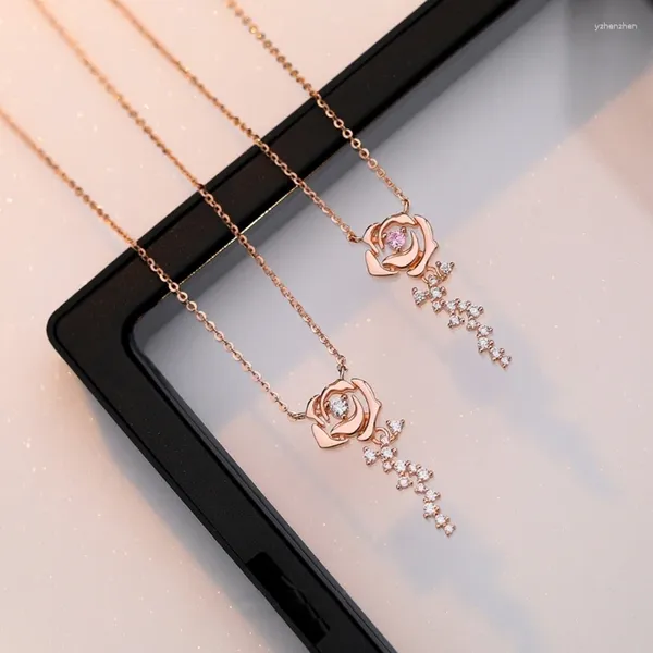 Anhänger Halsketten Neuartige einfache Diamanten Rose Blume All-matched Schlüsselbeinkette Verstellbare Lange Halskette aus Metall mit kaltem Wind