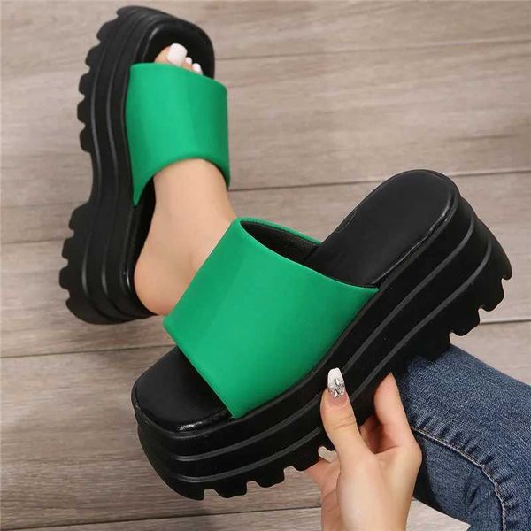 Slippers 2023 Summer New Women Women Plataforma de banda única Sandals Black Nylon Chunky Wedges Slipper H24032502