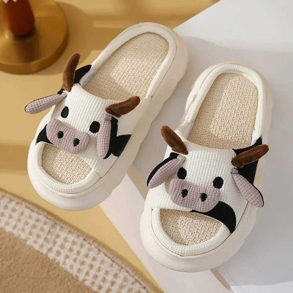 Slippers Hot Salking Womens Milk Cow Linho Slider Sandálias internas sandálias de desenho animado adulto Casal fofo de tênis respirável H240325