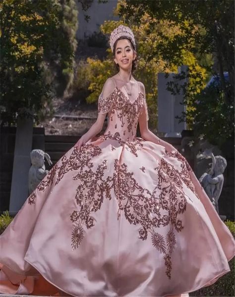 2021 quinceanera elbiseler allık pembe kapalı omuz gülü pembe payetli dantel aplike payetler aşırı etekler çıkarılabilir tren tatlı 16 pa2789741