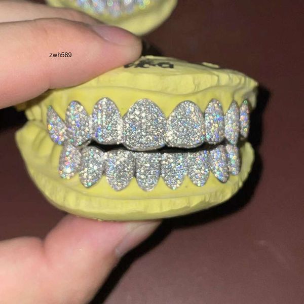 Designer di vendita caldo S925 Sparkle Custom Made Hip Hop Iced Out 925 Sterling Silver griglie gioielli in oro impostazione zigzag VVS Moissanite Denti Bocca Grillz