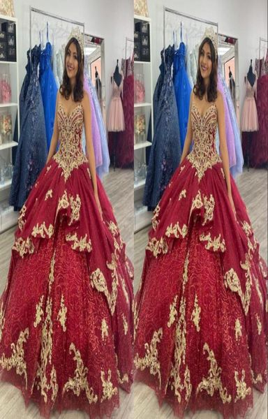 Великолепное бордовое бальное платье с золотой вышивкой 2022. Платья Quinceanera. Милый жемчуг. Аппликация из бисера. Тюль Sweet 15 16 Charra Pr7593753.