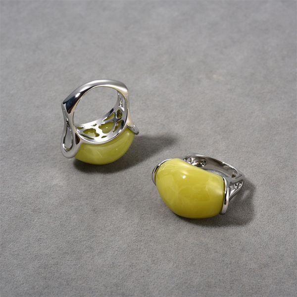 Anello con uva verde con design di nicchia Anello Xiuyu in platino placcato in rame da donna Anello per dito indice versatile alla moda e personalizzato per il pendolarismo quotidiano da donna