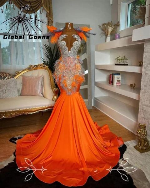 Vestidos de festa laranja alta pescoço longo vestido de baile para meninas negras 2024 frisado cristal strass penas de aniversário vestido de noite