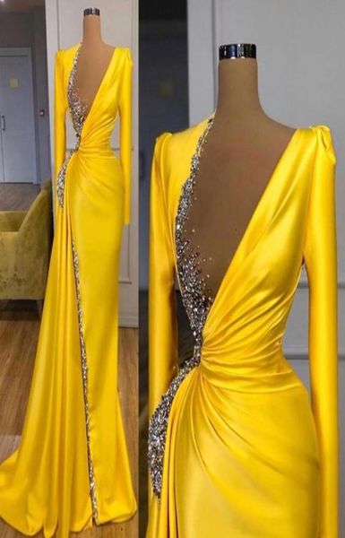 Splendidi abiti da sera giallo brillante con maniche lunghe Vedi attraverso abiti da ballo di cristallo in rilievo 2020 Obito da festa formale9155895