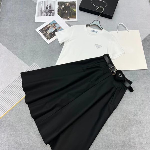 Женский комплект из двух частей, юбка с высококачественным круглым вырезом, квадратным плечом, треугольным украшением, короткими рукавами в сочетании с полуюбкой, модный и повседневный комплект