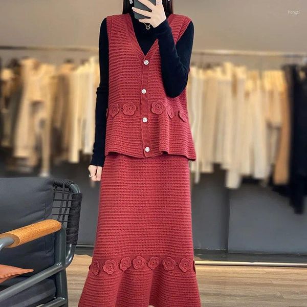 Vestidos de trabalho 23 vestido feminino conjunto com decote em v oco cardigan colete lã saia flor bordado duas peças quente e elegante outwear