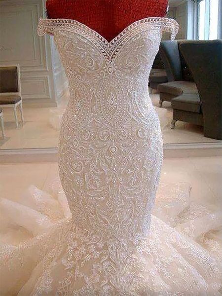 2024 Splendidi abiti da sposa a sirena in pizzo con spalle scoperte Sweep Train Appliques Abiti da sposa in stile arabo Dubai Realizzati su misura