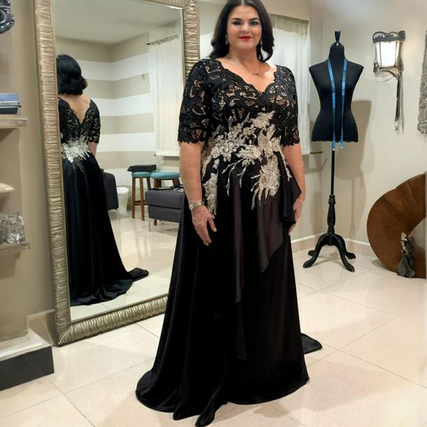 2024 Plus Size Nero Abiti per la madre della sposa Illusion Abiti da cerimonia per le donne Scollo a V maniche corte Appliqued in rilievo Pizzo Abito per la madre dello sposo per il matrimonio AMM163