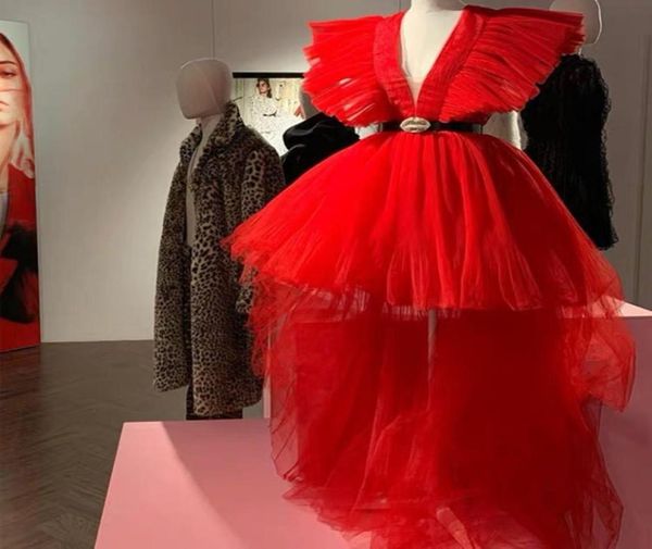 Abiti da ballo alti e bassi carini Tulle rosso scollo a V profondo tutù lungo abiti da cocktail party volant abito da sera formale laurea corto Fron7398039