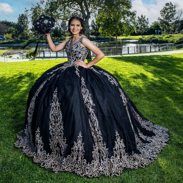 Preto brilhante com decote em v princesa apliques de renda contas quinceanera vestido para trem varredura fora do ombro florais espartilho vestidos de 15