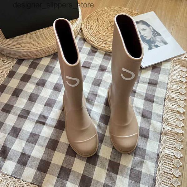 Stiefel Designer Dicke Ferse Sohle Lange Mode Quadratische Zehe Frauen Regen Männer Gummi Neue Wasserdichte Anti Slip Hohe Rohr Schuhe reine Farbe Q240321