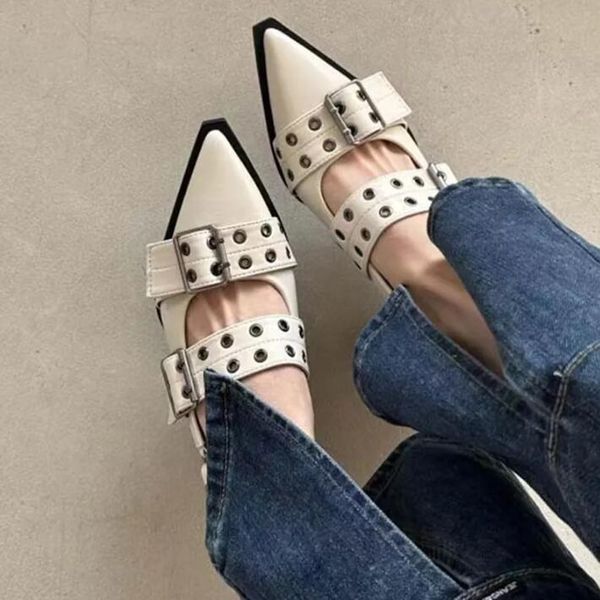 Neue spitze flache Sandalen Damensandalen Mode lässig Schuhe mit klobigen Absätzen Sommer Französische spitze Mary Jane-Schuhe Retro-Lederschuhe