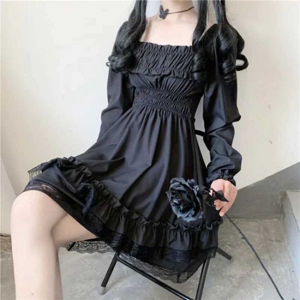 Grundlegende Freizeitkleider Japanische Frauen Sommer Gothic Quadratischer Kragen Spitze Rüschen Schwarzes Lolita-Kleid Herbst Mädchen Punk-Stil Lange Ärmel Minikleider 2024C24315