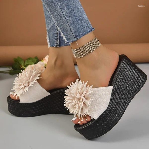 Тапочки, лето 2024, сандалии на танкетке, женская пляжная обувь на платформе, модные туфли на высоком каблуке с цветочным принтом