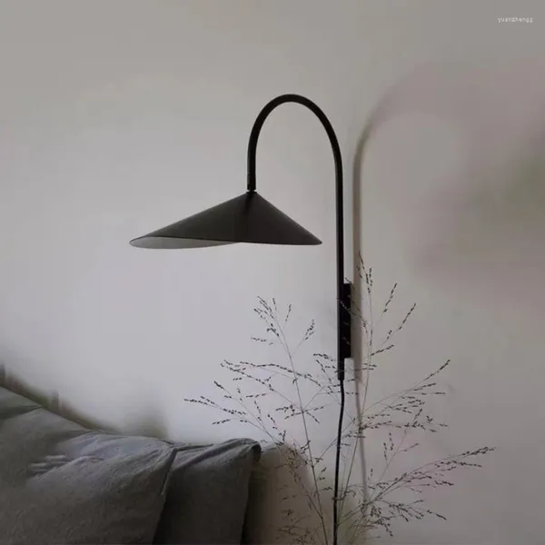 Lampade da parete Nordic semplice applique in ferro nero LED camera da letto comodino soggiorno cablaggio gratuito luci bianche calde lampada